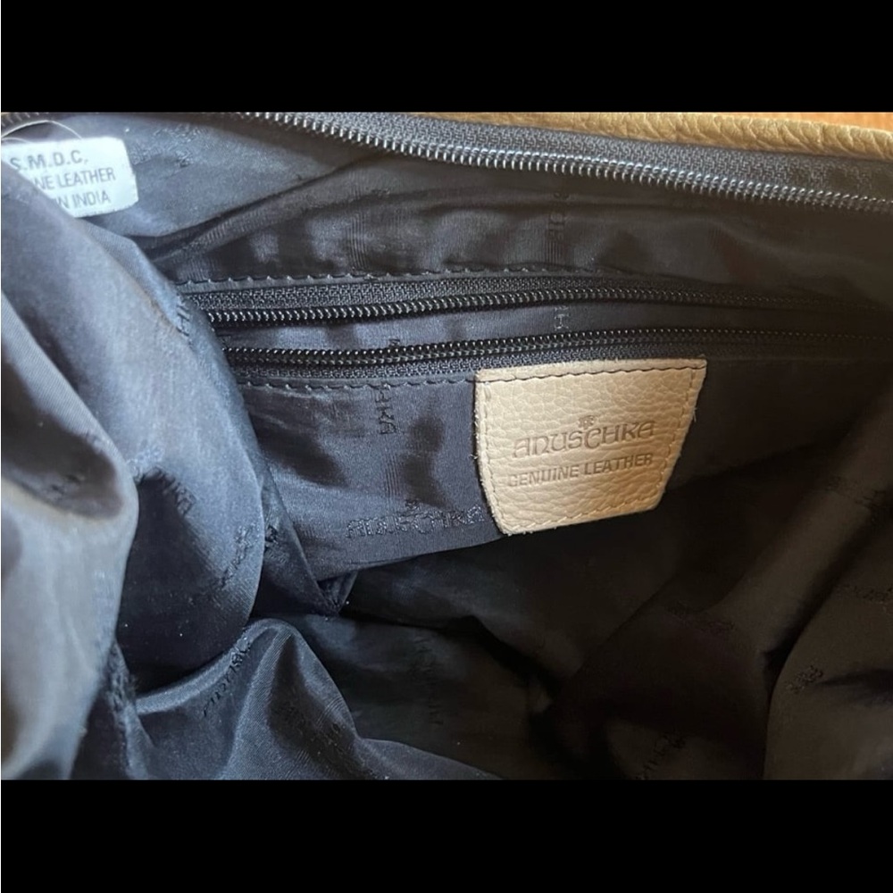 Anuschka hobo tote bag zip top - Picture 5 of 8